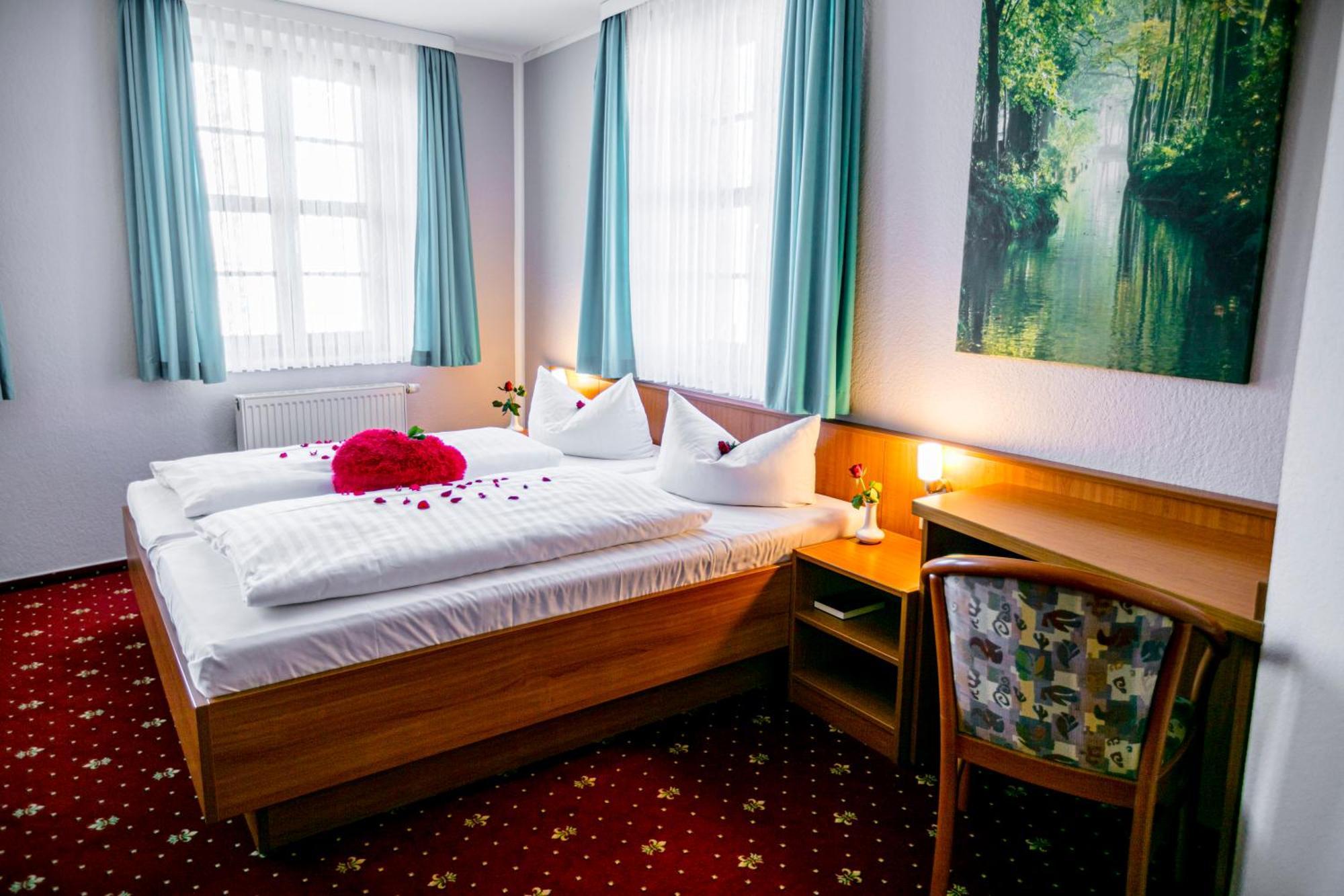 Hotel Zum Goldenen Loewen Peitz Esterno foto